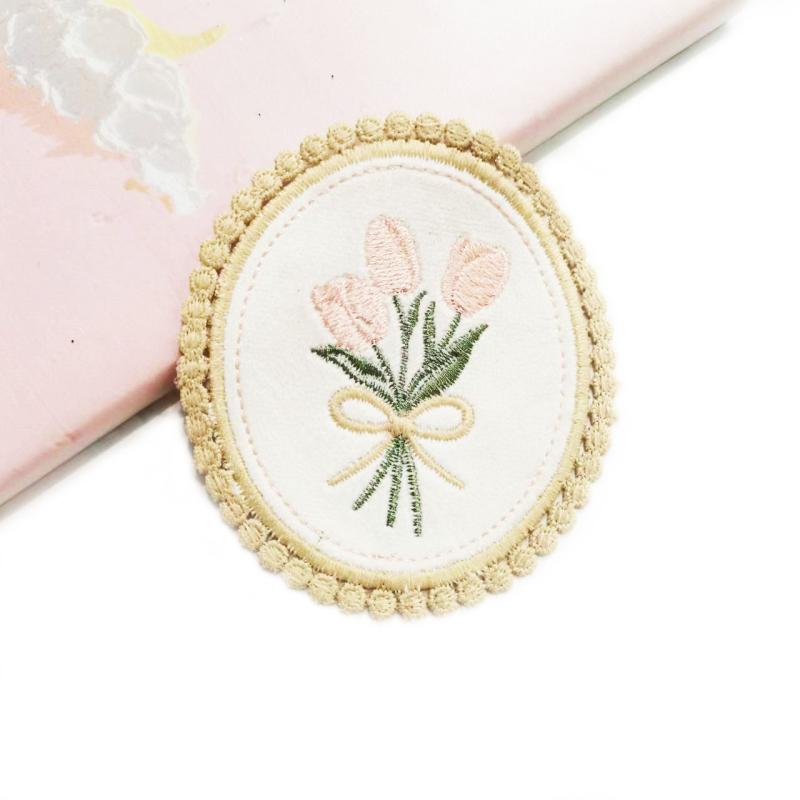 ワッペン チューリップ 花 フラワー オーバル 楕円 布製 アップリケ 刺繍パッチ アイロン接着 ハンドメイド 資材 飾り 韓国 おしゃれ かわいい ベルベット 洋服 鞄 インテリア リメイク ワンポイント