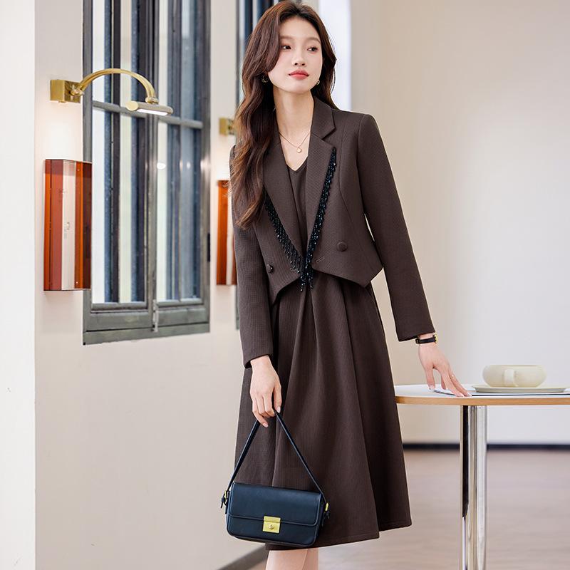 Skirt Suits - ワンピース レディース アンサンブル 2点セット ショート丈 テーラードジャケット 膝丈 上品 高級感 通勤 オフィス フォーマル 春夏 ブラック コーヒー 入学式 卒業式 ママスーツ