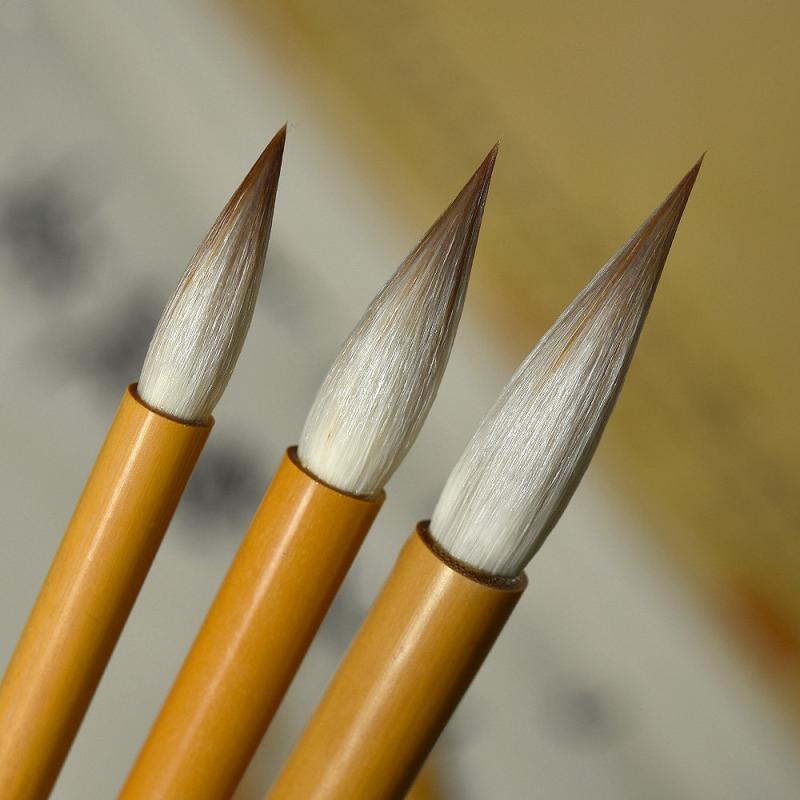 ・製品バリエーション: 単品小 (刃長2.9cm)、単品中 (刃長3.4cm)、単品大 (刃長3.9cm)、3本セット (大中小各1本)・筆先毛種: 狼毛 (欧陽詢楷書/小行書用)・筆先素材: 兼毫・毛筆種類: 湖筆・対象者: プロフェッショナル