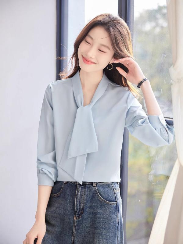シャツ レディース 春秋 長袖 ブラウス 事務服 通勤 オフィスカジュアル 制服 きれいめ 上品 Vネック ボウタイ リボン スカーフ風 形態安定 ノンアイロン トップス スリム 無地 ホワイト ブルー ポリエステル