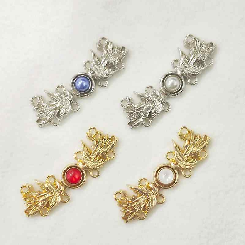 ・素材: 亜鉛合金・形状: 金属製チャイナボタン・用途: 衣類用・カラー展開: ゴールド・レッドパール、ゴールド・ホワイトパール、シルバー・ブルーパール、シルバー・ホワイトパール