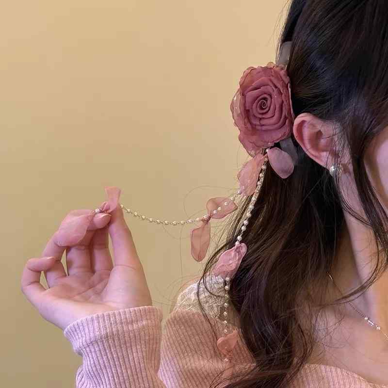 Hair Clips - バンスクリップ レディース 髪留め ヘアアクセサリー ピンク アンティークローズ タッセル 揺れる ニュアンス感 布製 ハンドメイド フェミニン ガーリー 大人かわいい 華やか パーティー 結婚式 普段使い 春夏