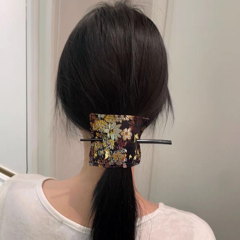 Rakuten - かんざし レディース 簪 髪飾り ヘアアクセサリー 布製 刺繍 ハンドメイド 蝶 バタフライ 中華風 チャイナドレス 和装 浴衣 着物 振袖 古風 レトロ ヴィンテージ風 高級感 華やか 上品 かわいい おしゃれ