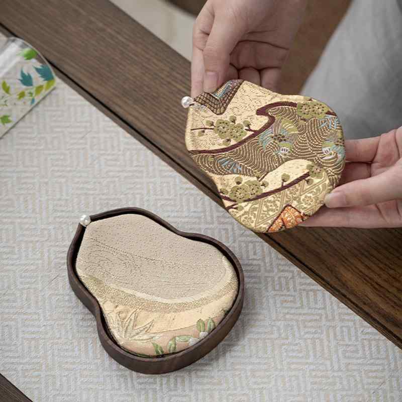 テーブルランナー ティーマット 茶道具 刺繍 ニット 中国風 アジアン ひょうたん 縁起物 両面 禅 和モダン ファブリック 上品 高級感 春夏 敷物 華やか 落ち着いた おもてなし 普段使い リビング ベージュ ウォールナット