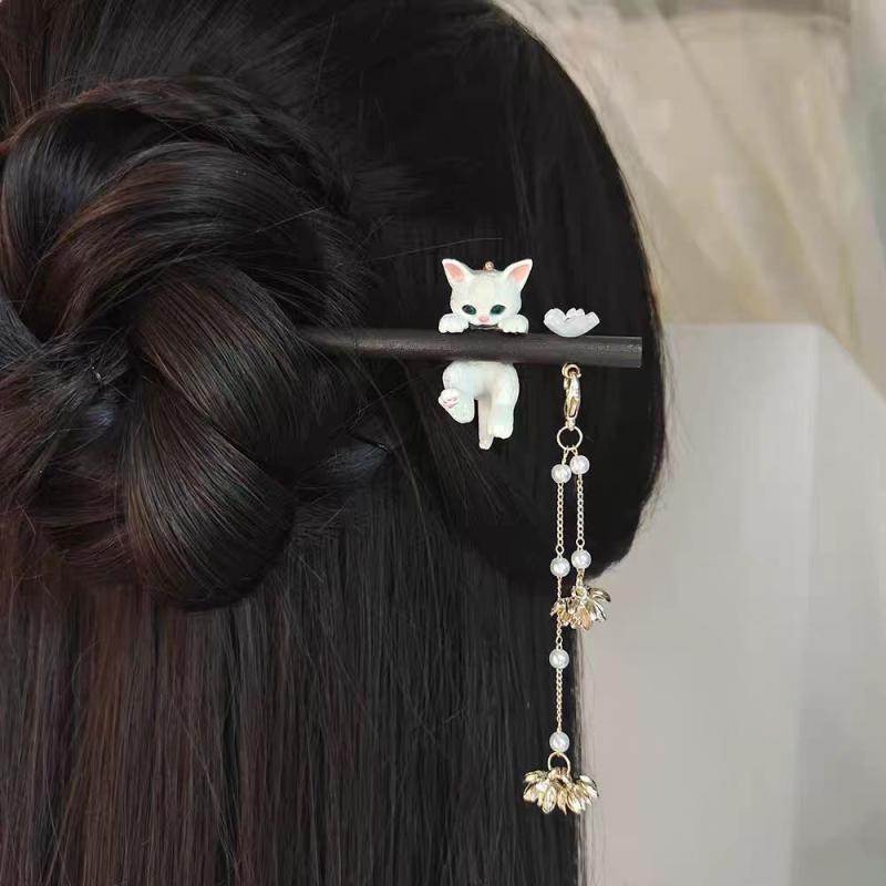 ・カテゴリ: ヘアアクセサリー・素材: 木・スタイル: レトロ・: 動物、干支・バリエーション: タッセル付き（左・右）、タッセルなし（左・右）、抱きつき猫、釣り猫、猫、花月春朝、三生有杏、椿、蓮、鈴蘭、三日月、菊・ギフトシーン: 結婚祝い、誕生日、祝祭日、新築祝い、周年記念、開店祝い、表彰記念