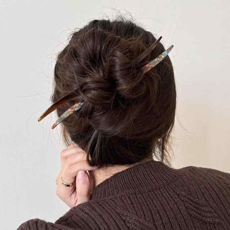 ・カテゴリ: ヘアアクセサリー・スタイル: モダンチャイニーズ・素材: アセテート・ギフトシーン: 誕生日、祝日・カラー展開: ブルーホワイト、グリーンブラウン、マーメイドホワイト、アンバー、ブルーブラウン