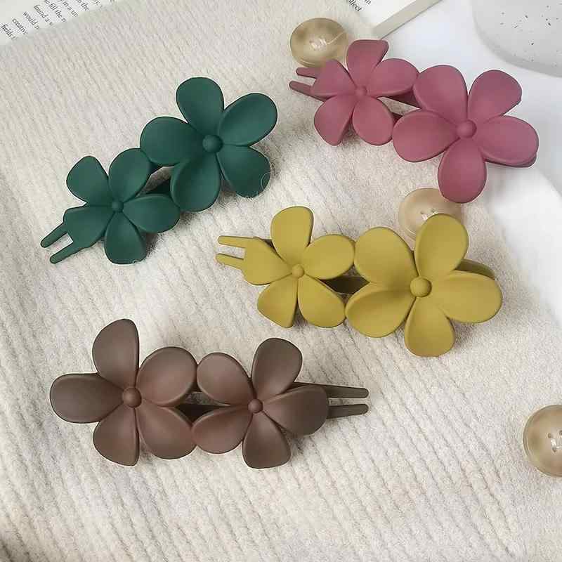 ヘアクリップ レディース アクセサリー 髪留め バレッタ 花 フラワー 大きめ ダッカール 樹脂 プラスチック 韓国 おしゃれ かわいい アップスタイル アレンジ 普段使い お出かけ 春夏 ブラック ブラウン パープル