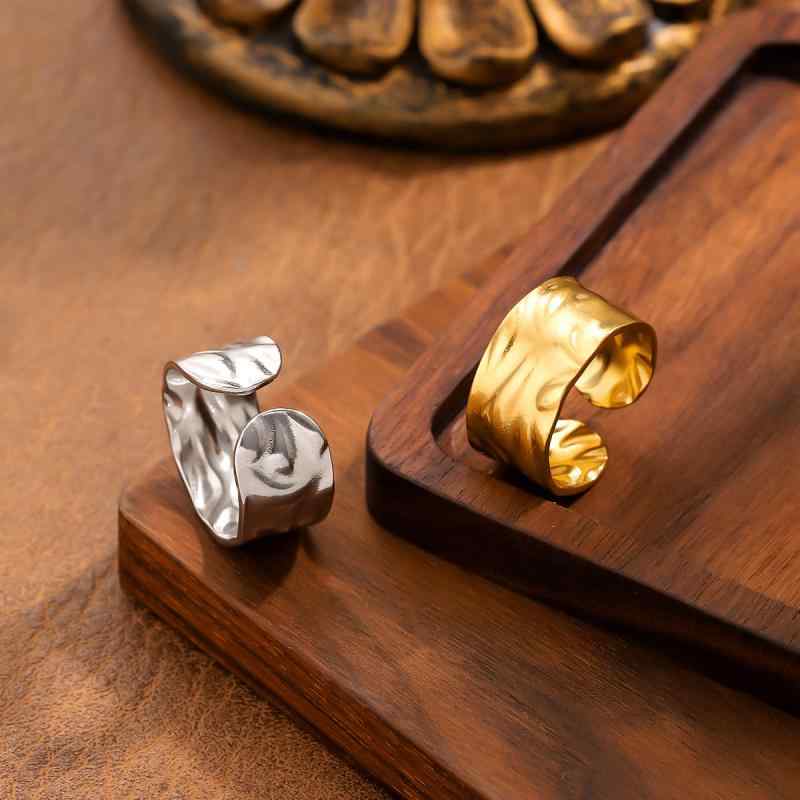 Rakuten - 指輪 メンズ レディース リング 欧米 ステンレス 金属 幅広 ワイド 個性的 シンプル おしゃれ 電気メッキ加工 フリーサイズ 幾何学 オープン 通勤 オフィス 高級感 ゴールド シルバー 春夏