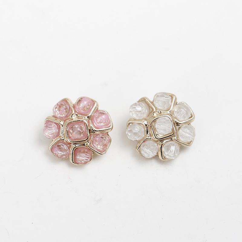 Button - ボタン メンズ レディース クリスタル 花 フラワー 高級感 メタル 金属 合金 装飾 コート スーツ ワンピース 白 ピンク 黒 アクセサリーパーツ ハンドメイド資材 手芸用品 華やか エレガント ヴィンテージ風