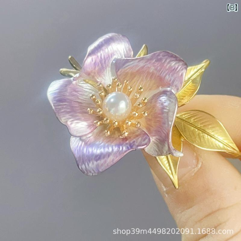 ブローチ レディース コサージュ カメリア 椿 パール 高級感 葉 リーフ 上品 ウエスト調整クリップ ピン チラ見え防止 着物飾り アクセサリー スウィート ピンク パープル 結婚 披露宴 記念日 フォーマル 春夏
