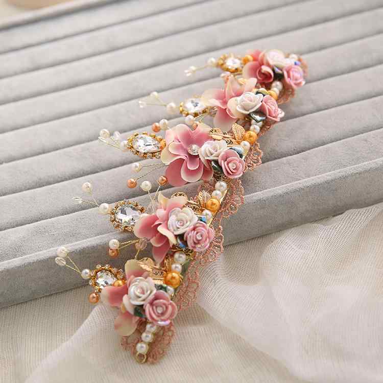 ティアラ レディース 王冠 ヘッドドレス ヘアアクセサリー 髪飾り 結婚式 披露宴 前撮り ウェディング ブライダル 花嫁 クリスタル ビーズ ジルコニア 電気メッキ加工 高級感 韓国 秋冬 シルバー マルチカラー 華やか エレガント