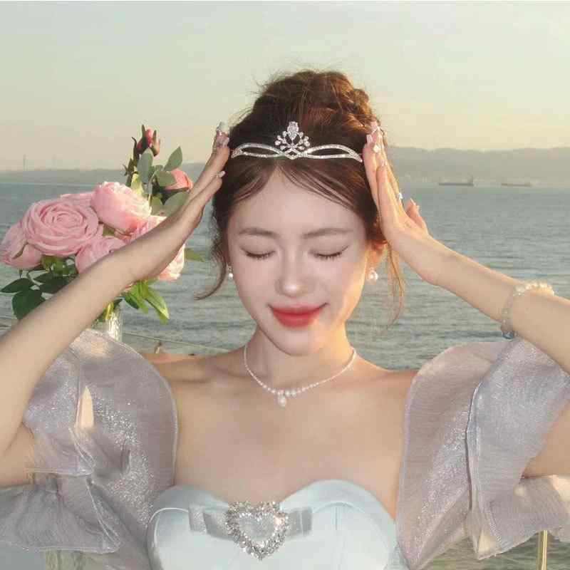 ティアラ レディース 王冠 クラウン ヘッドドレス 髪飾り ヘアアクセサリー 花嫁 ブライダル 結婚式 パーティー 誕生日 フォーマル アンティーク調 ハンドメイド ラインストーン ビジュー 華やか 高級感 春夏 エルフ フェアリー