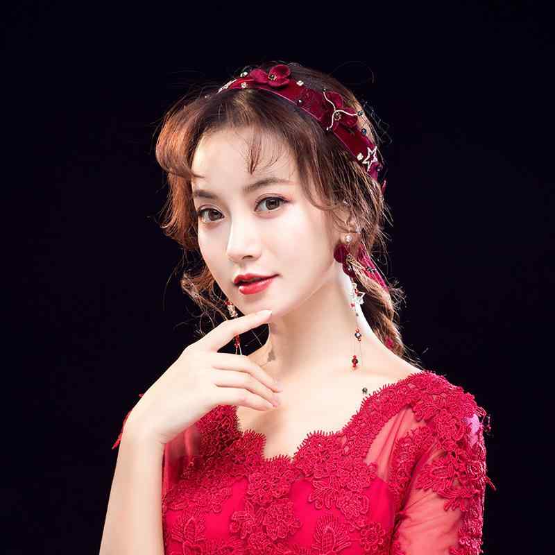 ヘッドドレス レディース 赤 カチューシャ ヘアバンド ピアス セット フラワー 花 樹脂 プラスチック 結婚式 披露宴 お呼ばれ 華やか エレガント 高級感 韓国 かわいい ウェディング ブライダル 髪飾り レッド