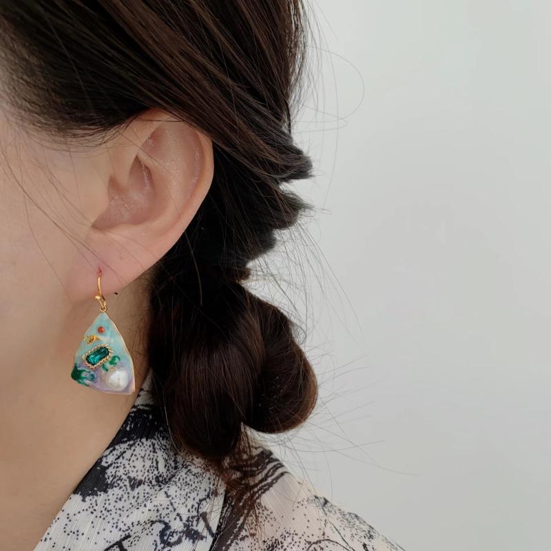Tourmaline - ピアス レディース フレンチ バロック風 エナメル ジルコニア パール アクセサリー シンプル ヴィンテージ風 上品 高級感 個性的 揺れる 幾何学 フェミニン かわいい 秋冬 お呼ばれ パーティー デイリー 耳飾り 華奢 ゴールド