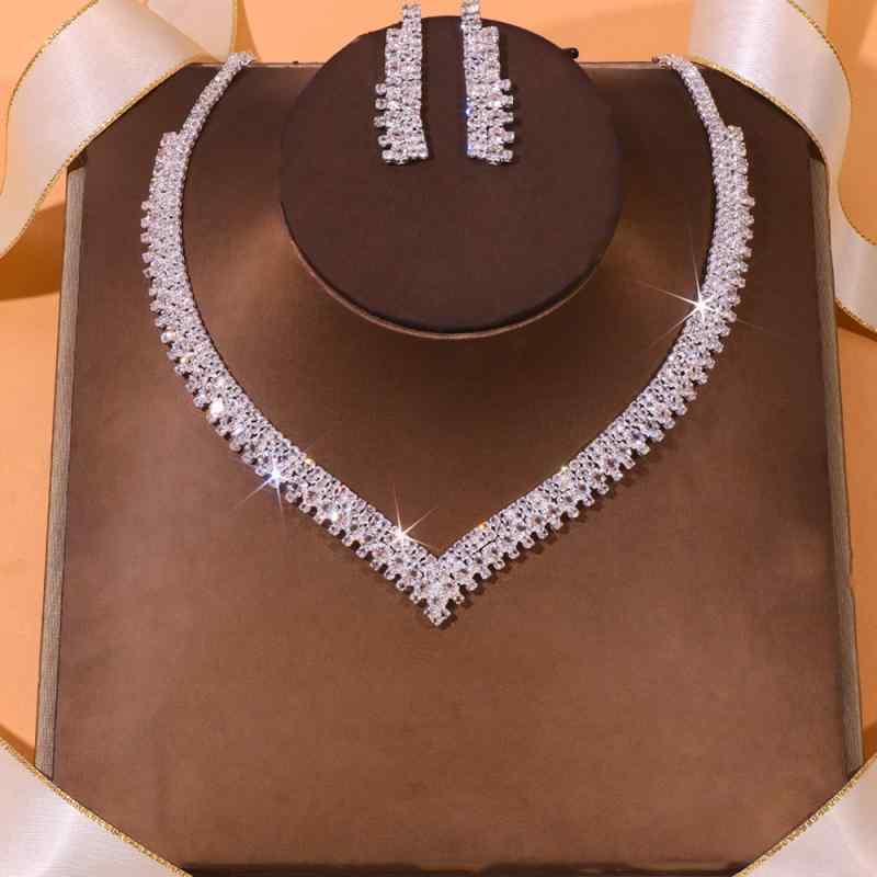 Rakuten - ジュエリーセット レディース ネックレス ピアス 結婚式 パーティー 披露宴 ブライダル 花嫁 上品 エレガント シンプル 清楚 高級感 ジルコニア 電気メッキ加工 シルバー 春夏 幾何学 スクエア ボックスチェーン 繊細 華やか 欧米風