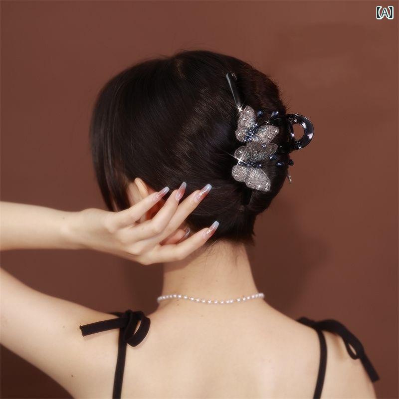 ・カテゴリ: ヘアアクセサリー・スタイル: 韓国、フェミニン・素材: 刺繍・タイプ: バンスクリップ・カラー展開: ブラックグレー・モチーフ: 蝶・対象: レディース