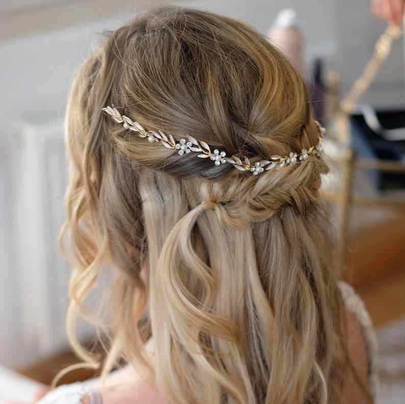ヘッドドレス レディース ウェディング ブライダル 結婚式 髪飾り カチューシャ ヘアバンド リーフ フラワー パール パール ラインストーン 金 銀 秋冬 エレガント パーティー 高級感 華やか 二次会 ビジュー