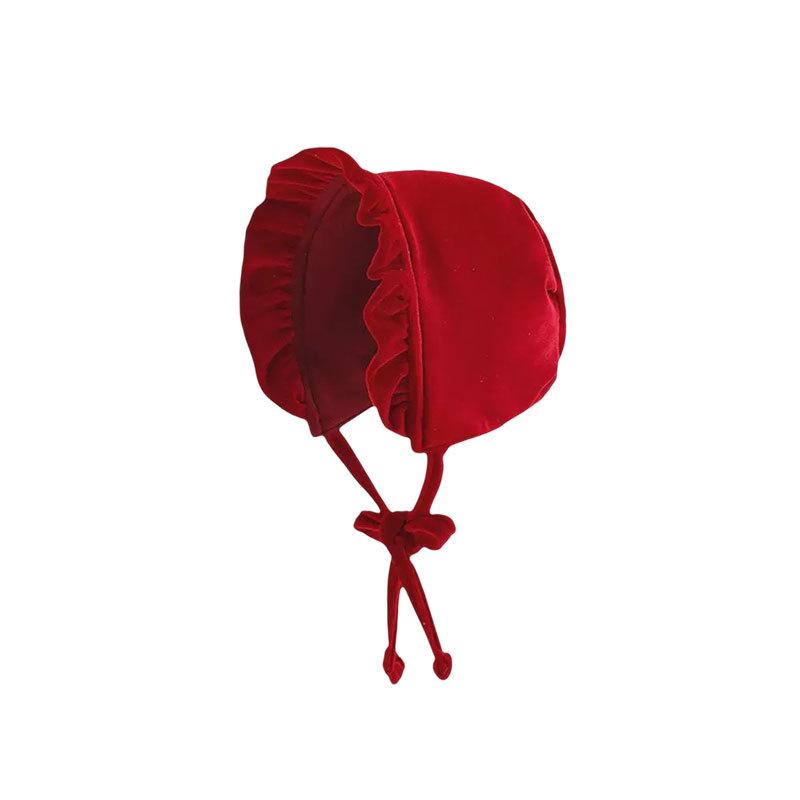 ・カラー展開: レッドベルベット宮廷帽、サテンエッジレッドベルベット帽・サイズ展開: S（頭囲40-45cm、対象1-12ヶ月）、M（頭囲46-50cm、対象1-2歳）・つばの形状: 短いつば・トップの形状: ラウンドトップ・機能: 保温、防風・スタイル: ・対象年齢: 0-2歳・加工: サテン・要素: フェスティバル要素