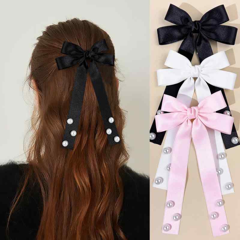 ・カテゴリ: ヘアアクセサリー・素材: リボン・: パールリボン・タイプ: ダッカールクリップ・製法: ハンドメイド・カラー展開: ブラック、ピンク、ホワイト・対象: レディース・スタイル: フェミニン、ガーリー