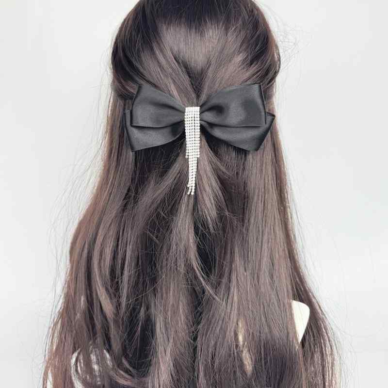 ・カテゴリ: ヘアアクセサリー・スタイル: リボンヘアクリップ、オフィスカジュアル、万能・素材: リボン・加工: ハンドメイド・クリップの種類: ダッカールクリップ・カラー展開: ブラック、ワインレッド・要素: リボン、タッセル・対象: レディース