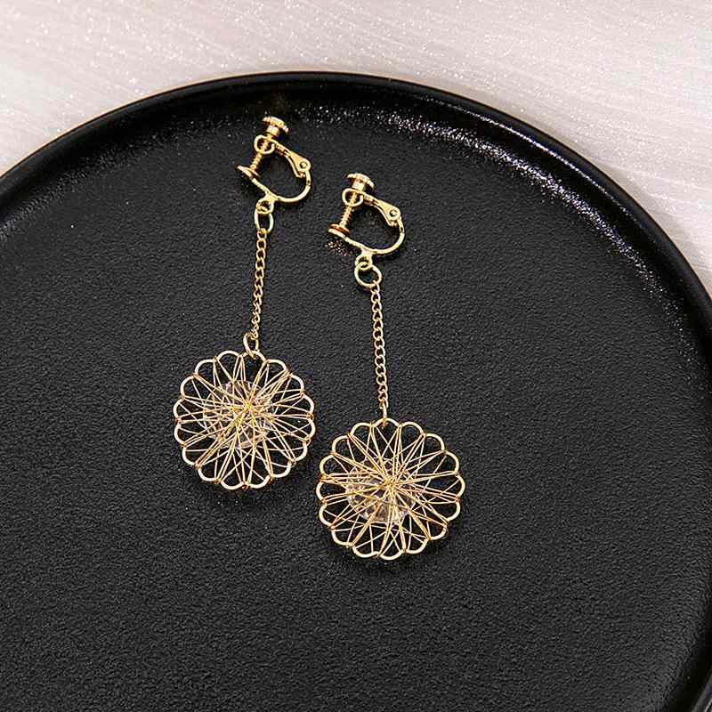 Rakuten - イヤリング レディース ノンホールピアス ロング 揺れる シンプル 幾何学 透かし彫り 星 スター ハート 花 菱形 三角形 電気メッキ加工 合金 ヴィンテージ風 かわいい 春夏 通勤 普段使い
