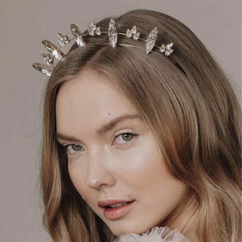 カチューシャ レディース ヘアバンド 髪飾り ヘッドドレス ラインストーン 水滴 しずく ドロップ キラキラ 高級感 シンプル 華やか 結婚式 ブライダル 通勤 電気メッキ加工 ゴールド シルバー 秋冬