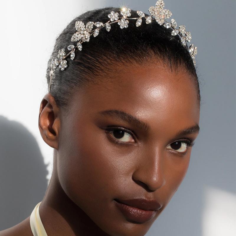 ・カテゴリ: ヘアアクセサリー・素材: ジルコン・加工: メッキ・カラー展開: ゴールド、シルバー・: フラワー、植物・スタイル: ラグジュアリー、コンミューター・対象: レディース