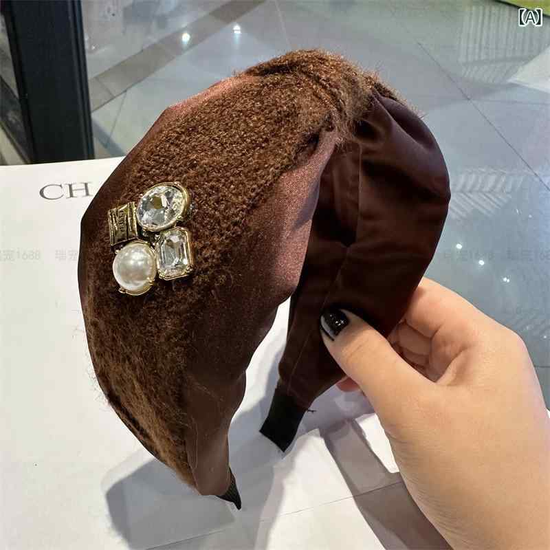 フロントップ楽天市場店のカチューシャ レディース 高級感 ニット フェイクファー モコモコ チュール 幅広 ワイド ボリューム 小顔効果 上品 エレガント リボン ポンポン 秋冬 通勤 普段使い ブラック ベージュ ブラウン｜アングル2