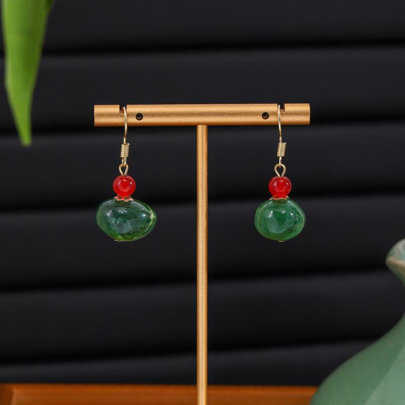 ピアス レディース フック型 ドロップタイプ 耳飾り アクセサリー 樹脂 レジン ヴィンテージ風 レトロ 新中華スタイル アジアン エスニック オリエンタル グリーン エメラルド 翡翠 バイカラー 電気メッキ加工 幾何学 揺れる 大ぶり 秋冬 普段使い