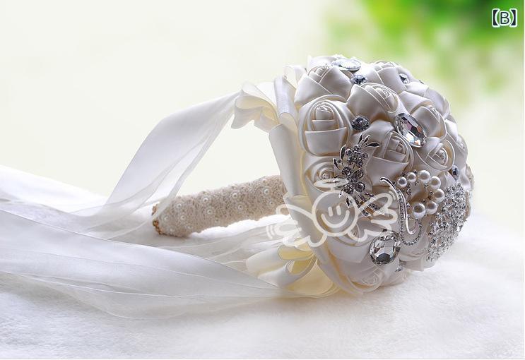 フロントップ楽天市場店のブーケ レディース 結婚式 造花 ウェディングブーケ 前撮り セレモニー アーティフィシャルフラワー 花束 韓国 おしゃれ 高級感 かわいい 花嫁 撮影用 紫 ミルキーホワイト 赤｜アングル3