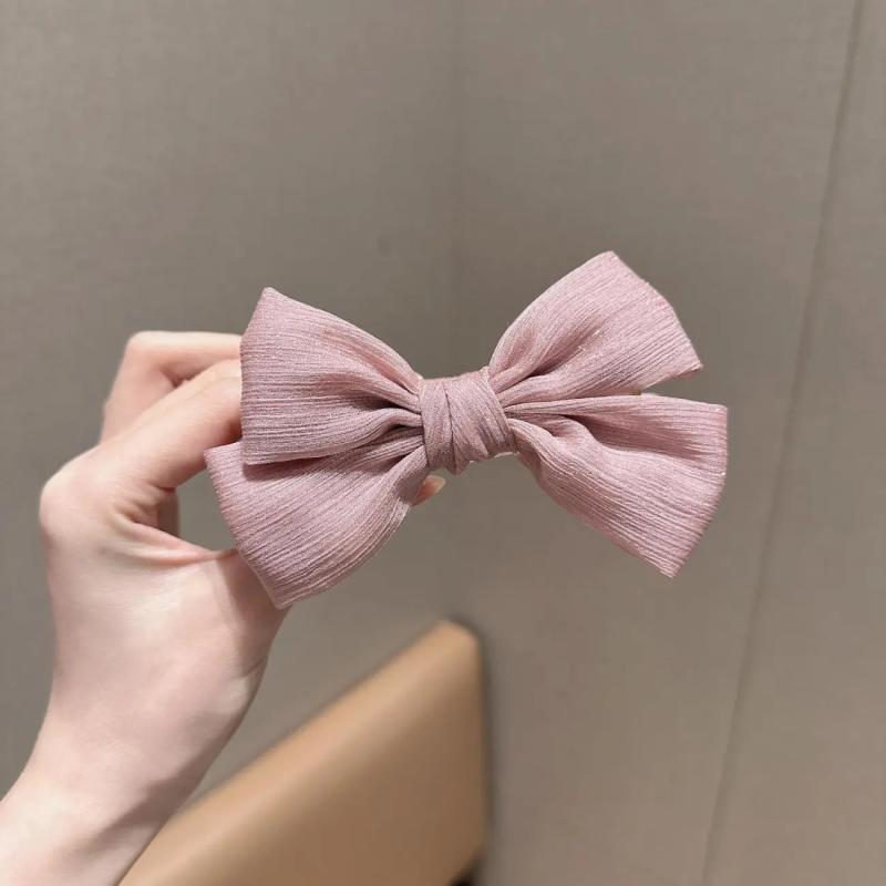 ・カテゴリ: ヘアアクセサリー・素材: プラスチック、樹脂・スタイル: かわいい、煌めく銀糸の蝶結び・ヘアクリップ分類: ポニーテールクリップ・カラー展開: ブラック、オフホワイト、パープル、ピンク・: リボン・加工工程: ハンドメイド・対象: レディース