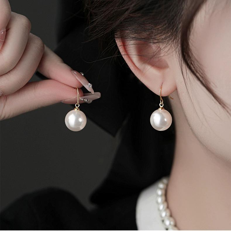 By Color - ピアス レディース 揺れる 大粒 パール パール フェイクパール フックピアス 樹脂パール 上品 高級感 きれいめ シンプル 華やか カジュアル フォーマル 通勤 誕生日 パーティー ホワイト グレー ジュエリー アクセサリー