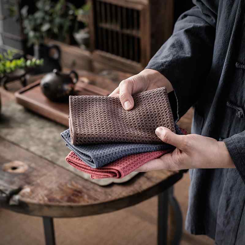 茶巾 布巾 お手拭き キッチンクロス テーブルクロス 禅 中国茶道具 茶道 ツール カンフー茶 ティータイム 茶台 茶卓用 吸水 速乾 高級感 上品 布製 雑貨 ブラウン レッド ネイビー オールシーズン 和モダン シンプル 無地 普段使い 道具 実用的