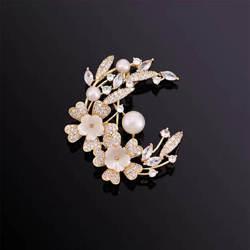 ブローチ レディース 桜 サクラ 花 フラワー パール パール シェル 高級感 シンプル 個性的 華やか 上品 結婚式 パーティー 普段使い 露出防止 胸元隠し ストール留め 襟ピン 電気メッキ加工 銅 アクセサリー 冬