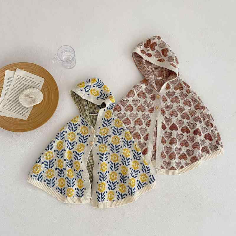 ・スタイル: カジュアル・厚み: 標準・対象: 女の子・フード: 固定式・: キュート、プリンセス、トレンド・留め具: 1ボタン・柄: フラワー、ハート・素材: ニット（綿）・カラー展開: ハート、フラワー・サイズ展開: S、M・対象年齢: 1〜3歳（身長80〜100cm）