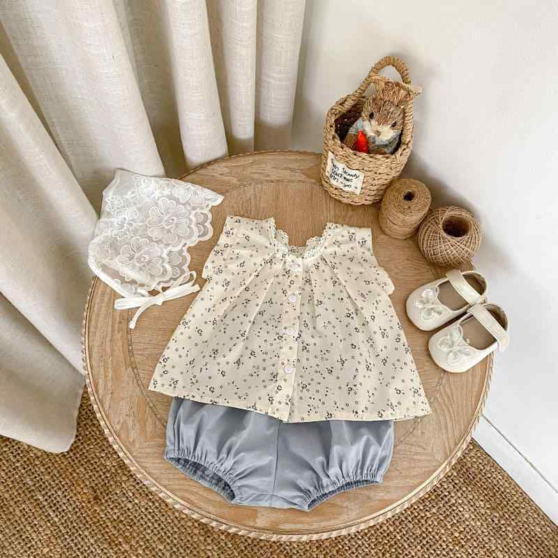 ・カテゴリ: 子供用セットアップ・対象: 女の子・スタイル: スウィート・セット内容: パンツセット・セット点数: 2点・対象年齢: 1〜3歳・袖丈: ノースリーブ・パンツ丈: ショートパンツ・厚さ: 普通・柄: 花柄・主な素材: 綿・カラー展開: アプリコット・サイズ展開: 66、73、80、90、100