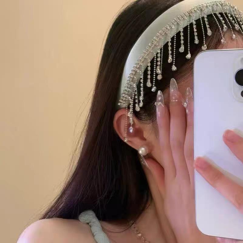 カチューシャ レディース ヘアアクセサリー 髪飾り ヘッドドレス フリンジ 揺れる ラインストーン ビジュー キラキラ 高級感 上品 エレガント ニュアンス 個性的 フェミニン かわいい 大人 春夏 シルバー 紫 ピンク