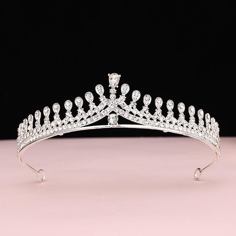 王冠 レディース ティアラ クラウン ヘッドドレス ヘアアクセサリー 髪飾り ウェディング 誕生日 成人式 韓国 プリンセス風 キラキラ 高級感 かわいい クリスタル 水晶 合金 電気メッキ加工 シルバー ゴールド