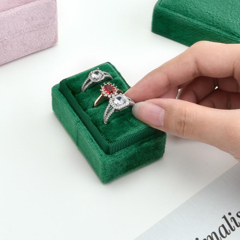 ジュエリーボックス レディース メンズ アクセサリーケース 指輪 リング収納 ネックレス 整理 小物入れ ベロア 高級感 長方形 コンパクト 持ち運び ペンダント ピアス フランネル 三連 おしゃれ