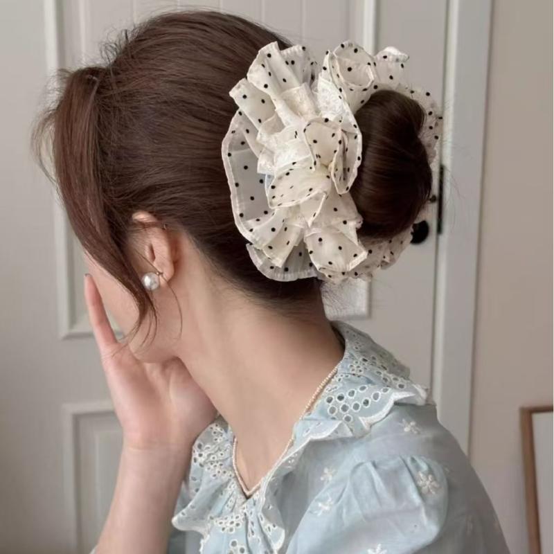 シュシュ レディース レース ドット柄 フリル プリーツ ボリューム ヘアゴム 髪飾り ヘアアクセサリー 上品 エレガント フェミニン ガーリー バレエ風 大人かわいい お団子ヘア まとめ髪 フォーマル ベージュ 清楚 春夏