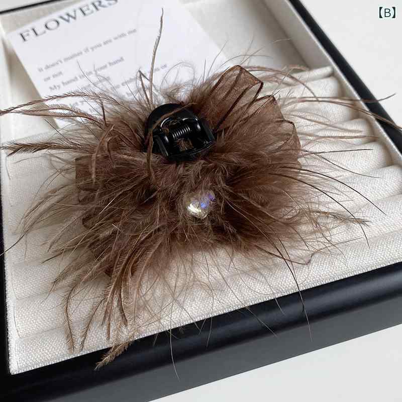 バンスクリップ レディース 秋冬 羽毛 フェザー ジルコニア 7cm 清楚系 韓国 ヘアアクセサリー 髪留め ハーフアップ お呼ばれ おしゃれ かわいい 高級感 華やか ハート 黒 ブラウン 赤 3