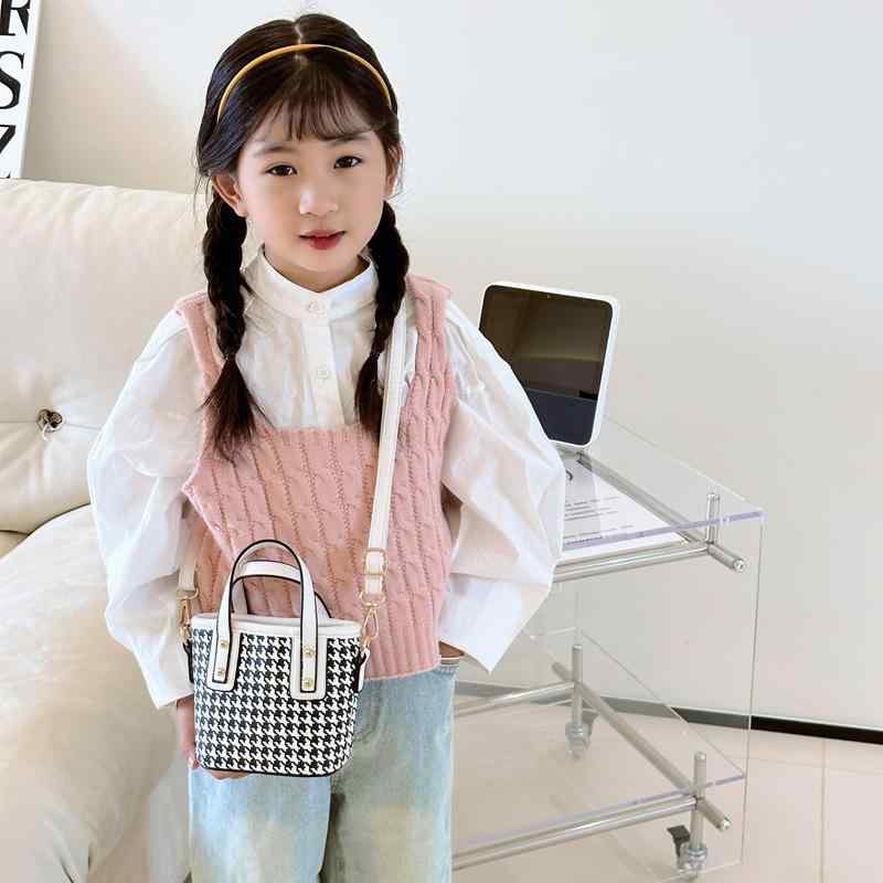 Pochettes - バケツバッグ キッズ 女の子 ショルダーバッグ ハンドバッグ 斜めがけバッグ 手提げ 肩掛け 鞄 ミニバッグ 千鳥格子 ステッチ 韓国 かわいい 超軽量 通気性 耐摩耗性 ポリエステル 負担軽減 普段使い お出かけ 通学 白 赤 ピンク