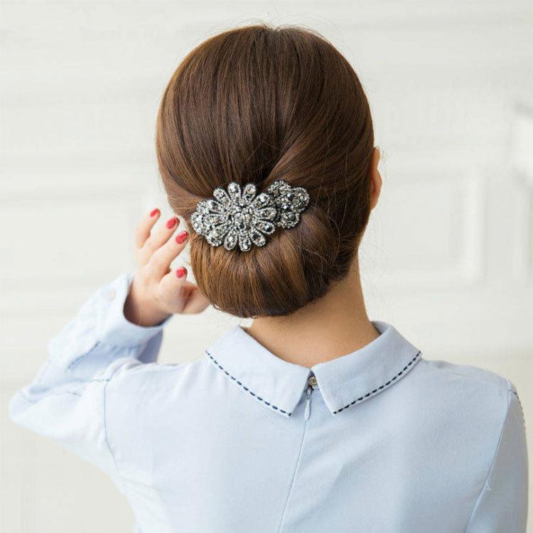 ・カテゴリ: ヘアアクセサリー・種類: バレッタ・主な素材: ラインストーン・加工: ハンドメイド・スタイル: ナチュラル、フレッシュ、ガーリー・対象: レディース・カラー展開: インクブルー、シャンパン、ブラック、バイオレット、パープル