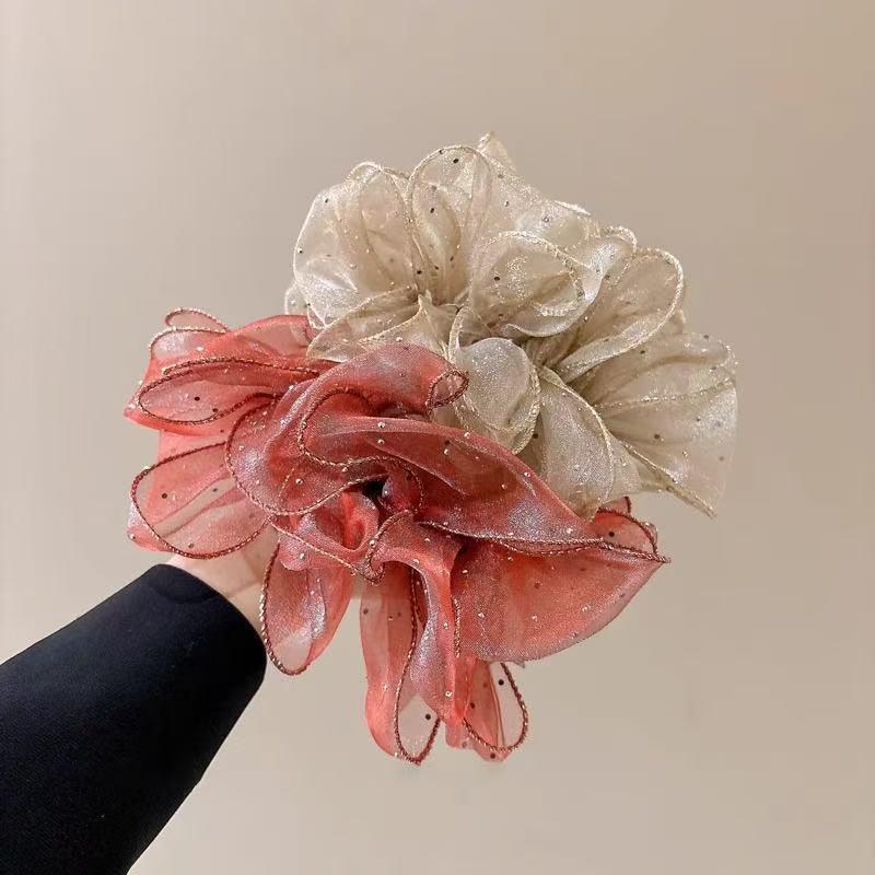 ・カテゴリ: ヘアゴム・主な素材: 布・加工法: ハンドメイド・スタイル: 韓国、スウィート、フェミニン・カラー展開: シャイニーブラック、シャイニーブラウン、シャイニーレッド