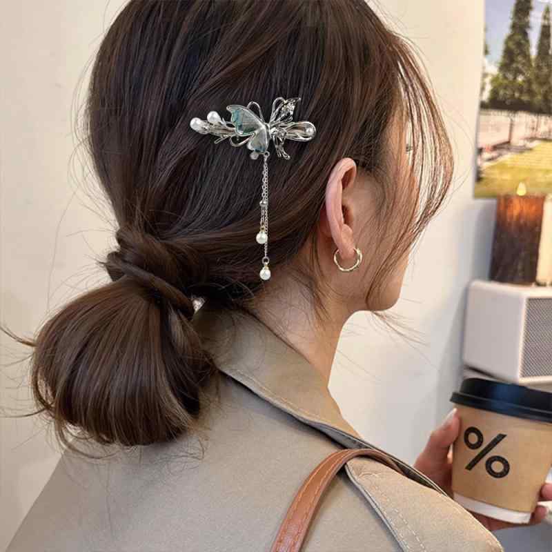 ヘアクリップ レディース 中華風 水墨画 蝶 バタフライ 高級感 タッセル 揺れる 前髪 バレッタ 上品 エレガント 万能 ダッカール アクセサリー 電気メッキ加工 合金素材 春夏 普段使い パーティー お呼ばれ 浴衣
