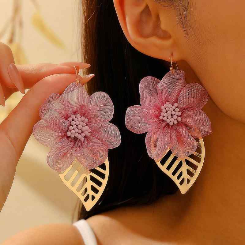 Mabe Pearls - ピアス レディース 耳飾り アクセサリー 布製 チュール レース 花 フラワー リーフ 葉 ハート リボン スウィート かわいい フェミニン ハンドメイド ゴールド 春夏 華やか エレガント 普段使い 結婚式