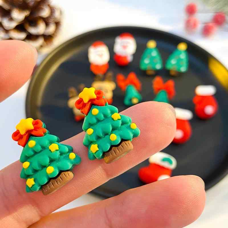 ピアス レディース クリスマス サンタクロース トナカイ ツリー ベル 手袋 靴下 樹脂 耳飾り アクセサリー ジュエリー 秋冬 イベント パーティー カジュアル かわいい 個性的 普段使い 電気メッキ加工