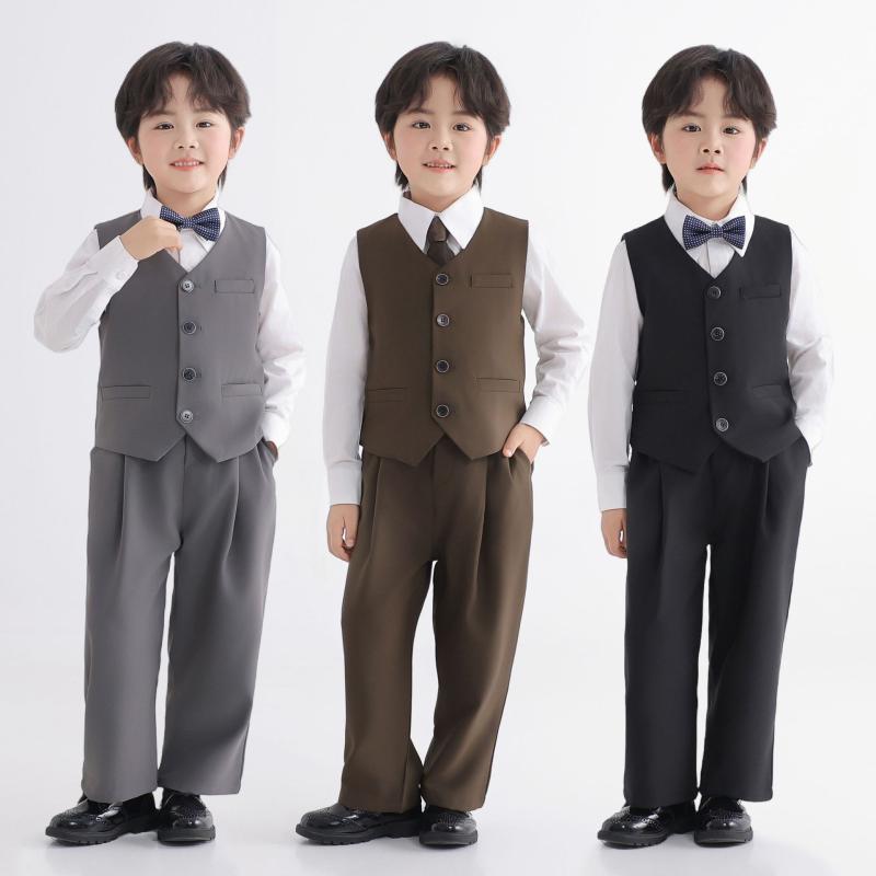 ・カテゴリ: 子供用フォーマルウェア・対象年齢: 3歳〜8歳（100cm〜140cm）・性別: 男の子・スタイル: ブリティッシュスタイル・タイプ: フォーマルスーツ・メイン素材: ポリエステル95%以上・裏地素材: ポリエステル・カラー展開: ブラック、グレー、ブラウン・サイズ展開: 90cm、100cm、110cm、120cm、130cm、140cm、150cm、160cm