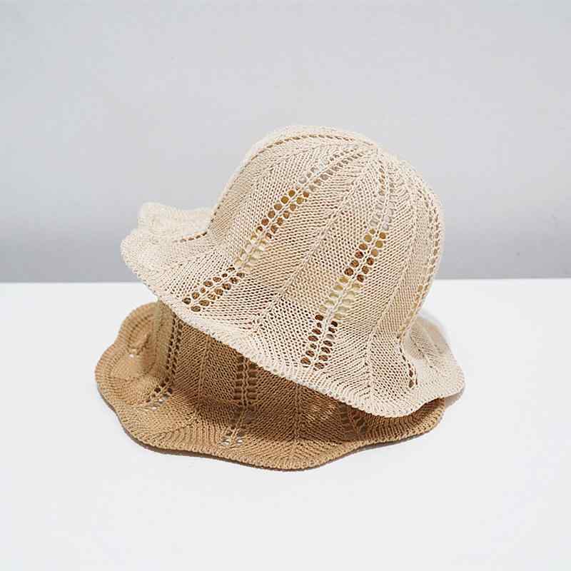 ・カテゴリ: 漁夫帽 ・カラー展開: ベージュ、カーキ、ピンク、グリーン ・サイズ展開: 48cm（1-2歳相当）、フリーサイズ ・つばの形状: 広つば ・帽子の形状: 丸型 ・機能: 日焼け防止、遮光 ・スタイル: カートゥーン、キュート、フレッシュ、ガーリー ・対象年齢: 1-2歳 ・素材: 綿 ・素材含有率: 10%以下 ・加工: タイダイ（絞り染め） ・要素: エスニック、民族風