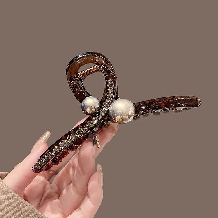 ・カテゴリ: ヘアアクセサリー・スタイル: バンスクリップ、韓国、フェミニン・素材: プラスチック、樹脂・加工: ハンドメイド・カラー: ラインストーン、パール・サイズ: 約13cm・対象: レディース